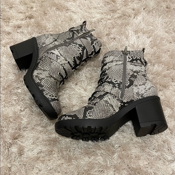 Chunky Block Heel Bootie - Picture 2 of 4